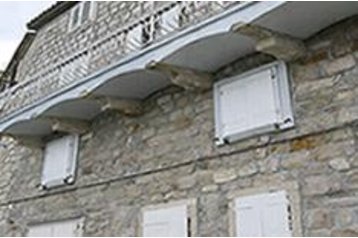 Croaţia Privát Komiža, Exteriorul